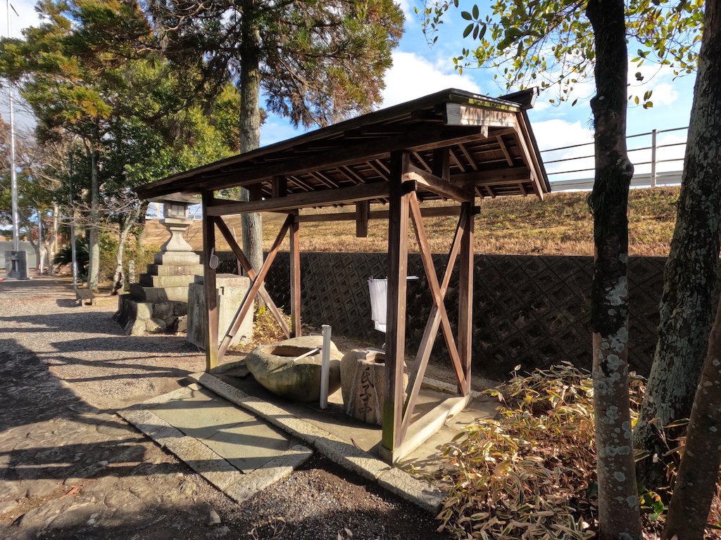 西富田川俣神社　手水舎